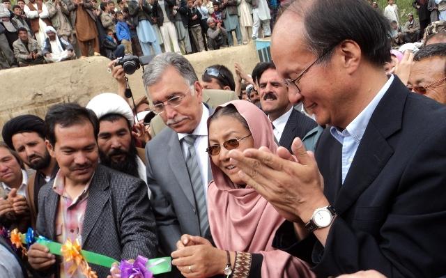 کار سه پروژه مواصلاتی در بامیان آغاز شد