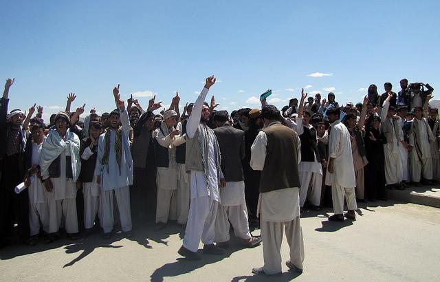 Ghazni students block Kabul-Kandahar road for hours