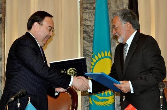 افغانستان او قزاقستان د دوه اړخيزه سياسي مشوره هوکړه ليک لاسليک کړ