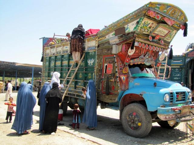 پاکستان يک ونيم ميليون مهاجر افغان را راجستر میکند