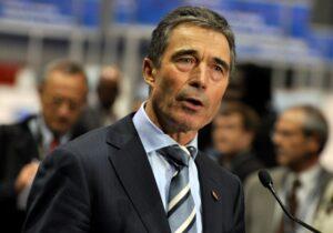Rasmussen for military pressure on rebels