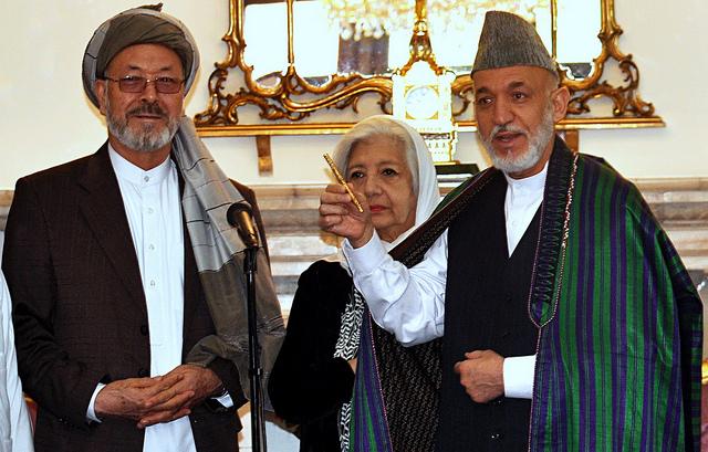 Karzai delivers ex-king’s pen to museum