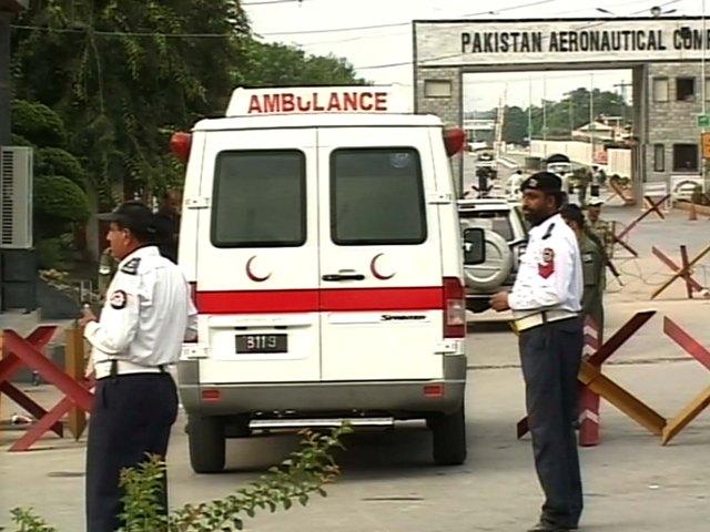 9 militants killed in attack on Pak base