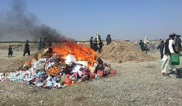 په لښكرګاه كې څلورنيم ټنه بې کيفيته خوراکي توکي او درمل وسوځول شول