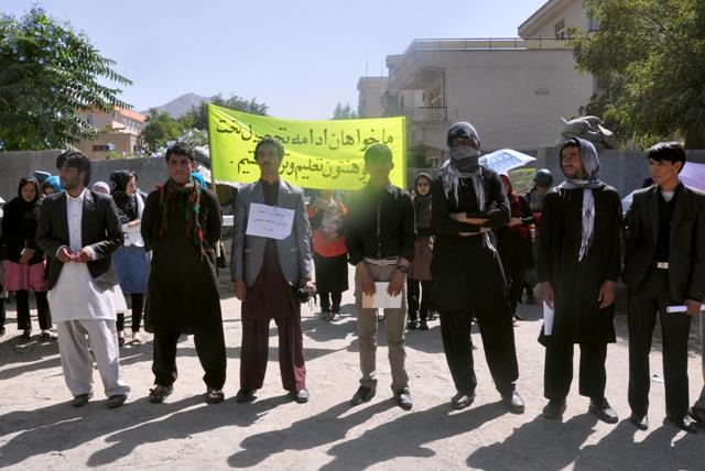 محصلین مظاهره کننده مانع تدویر جلسات شورای ملی شدند