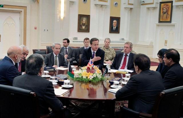 مسوولين افغانستان، پاکستان و انگلستان روى امنيت منطقه صحبت کردند