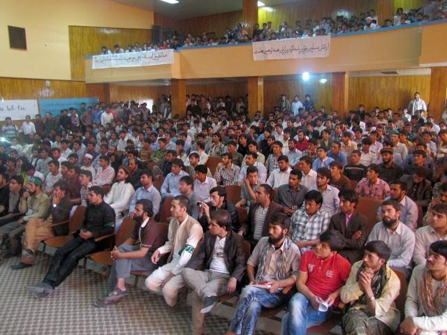 د بلخ محصلينو هم د امريکايي فلم پر غبرګون کې احتجاجي غونډه وکړه