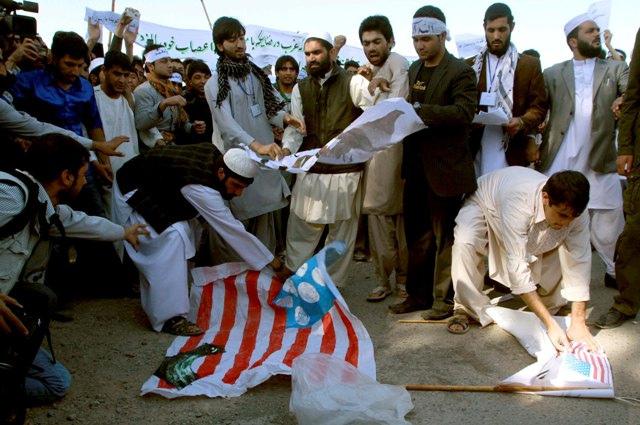 د بلخ عالمانو د هغه فلم وغانده چې د اسلام ستر پيغمبر ته بې حرمتي په کې شوې ده