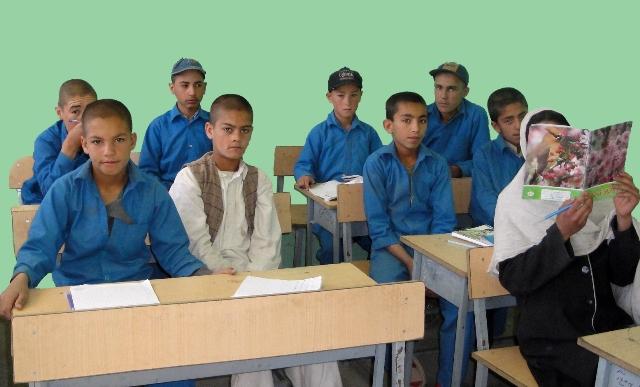 د پولنډ د ولايتي بيارغونې ډله د غزني د ماشومانو درملنه کوي