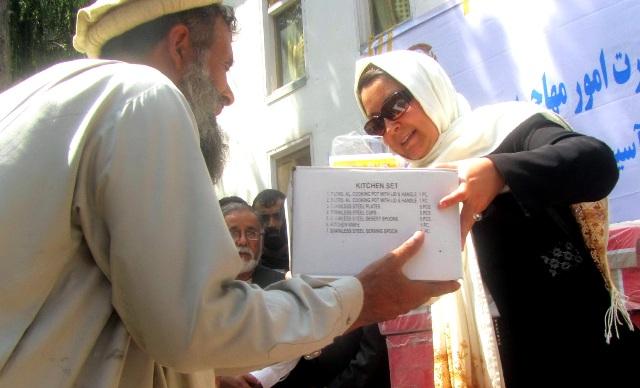 د پاکستاني بريدونو له امله له بې ځايه شوو کورنيو سره مرسته وشوه