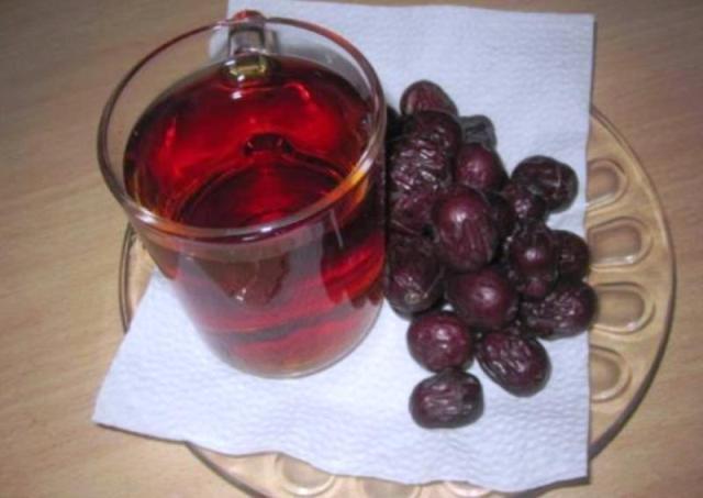 “عُناب” زينت بخش سفرۀ روزهاى عيد در فراه است