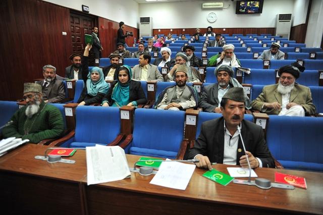 Senators split on holding consultative jirga