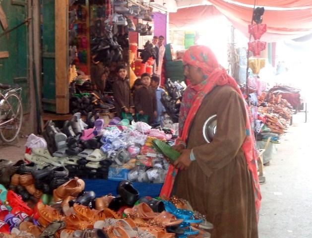 Foreign women beggars raise alarm in Nangarhar