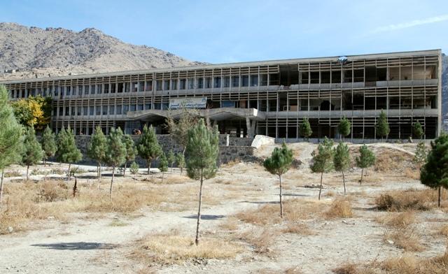 انستيتيوت اتو ميخانيکى کابل در ساختمان نيمه ويران فعاليت دارد