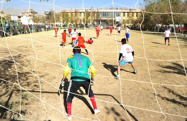 ليسۀ عبدالغفور نديم قهرمان مسابقات فوتبال ليسه هاى کابل شد
