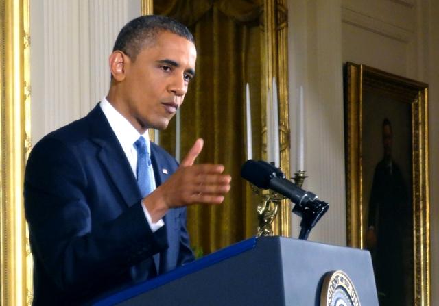 Obama praises Petraeus role in Afghanistan