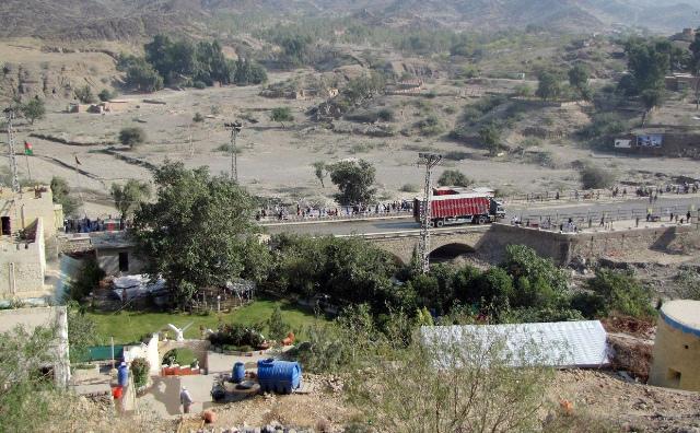 2 Afghans die, thousands stranded at Torkham border