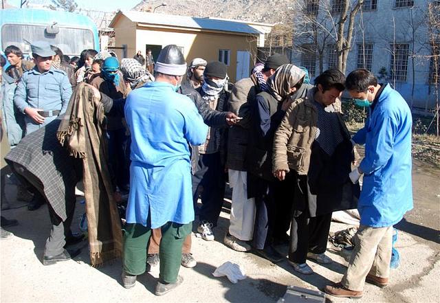 هشتاد معتاد مواد مخدر از شهر کابل جمع آورى و به شفاخانه انتقال يافت