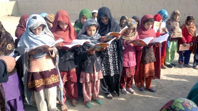 هلمند کې شاوخوا سل زره نجونې او هلکان له زده كړو بې برخې دي