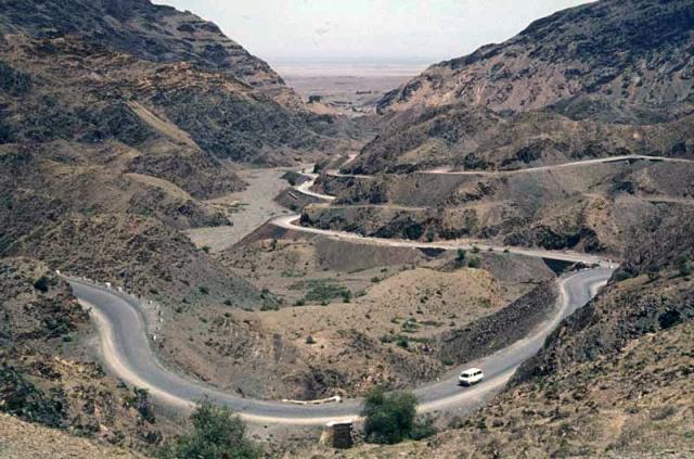 افغان حکومت په لنډي کوتل کې د افغانانو ځورېدا څېړي