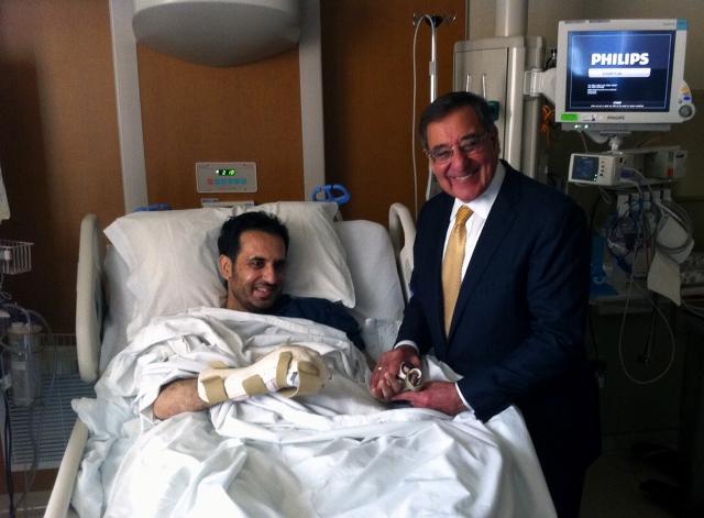 وزيردفاع امريکا از اسدالله خالد عیادت کرد