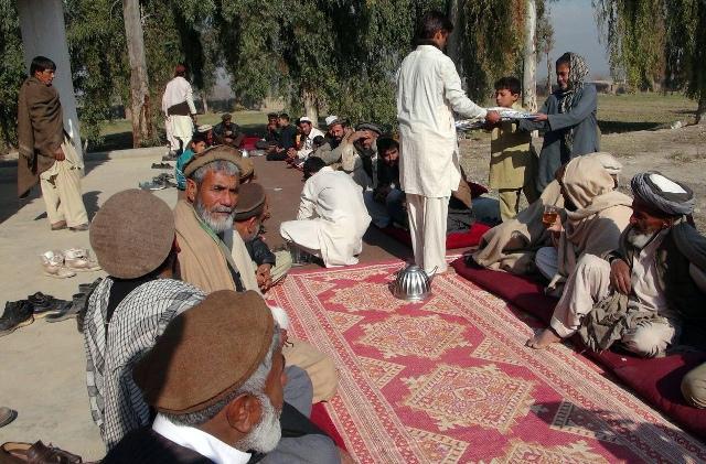 ((د دولت په ملاتړ مو پاڅون وکړ، خو دولت مو پوښتنه نه کوي))