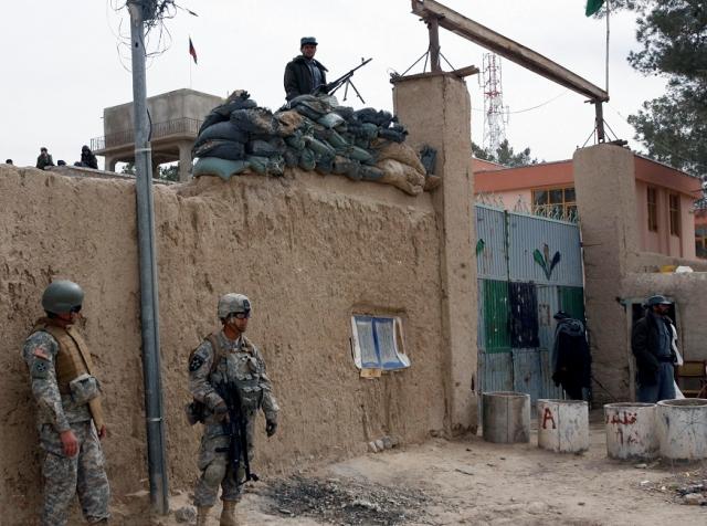 10 militants, 2 border police killed in clash