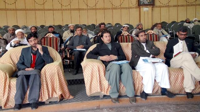 د ننګرهار ډېرى دولتي چارواکي له اساسي قانون څخه بې خبره دي