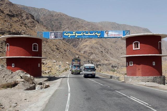 د جلال اباد –تورخم لار بېرته د ترافيکو پرمخ خلاصه شوه