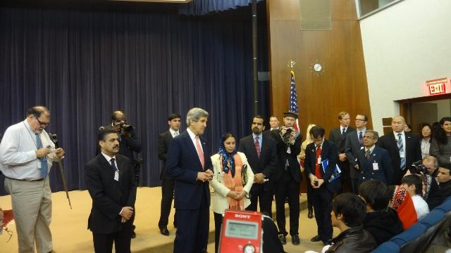 Kerry to meet Ghani, Abdullah in Brussels