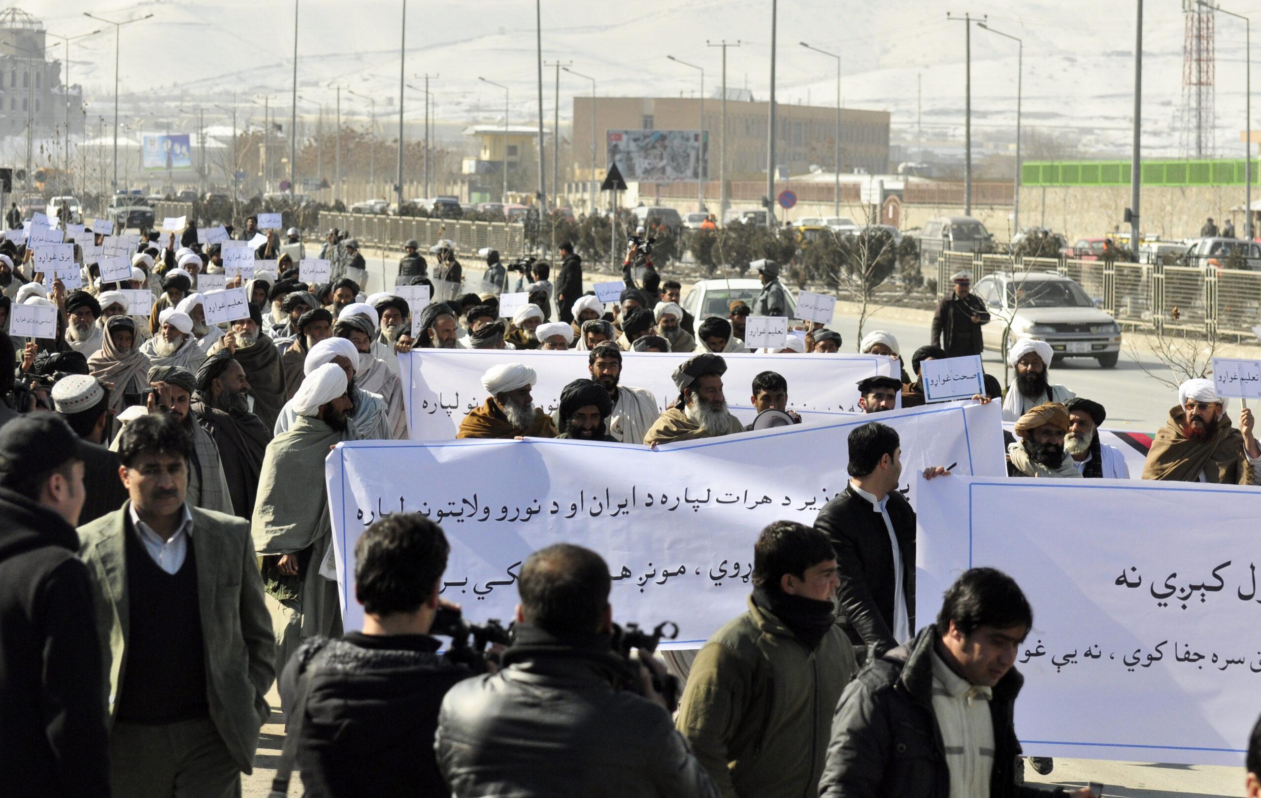 برخی باشندگان هلمند در کابل مظاهره کردند