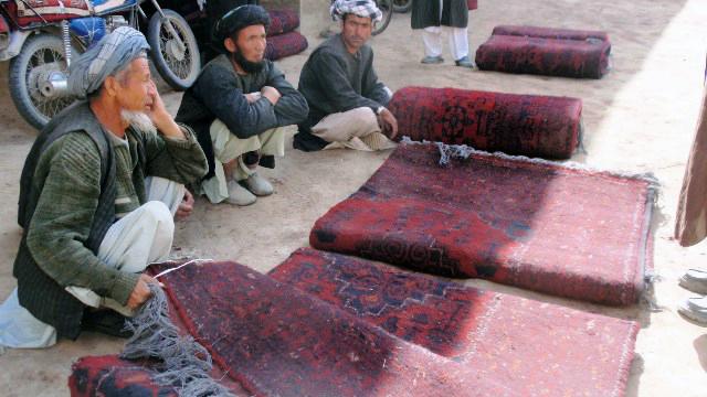 د پاکستانۍ غاليو په نامه د افغانۍ غاليو د صادراتو  مخنيوى کيږي