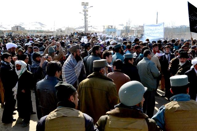 Protestors close bazaar, provincial council office