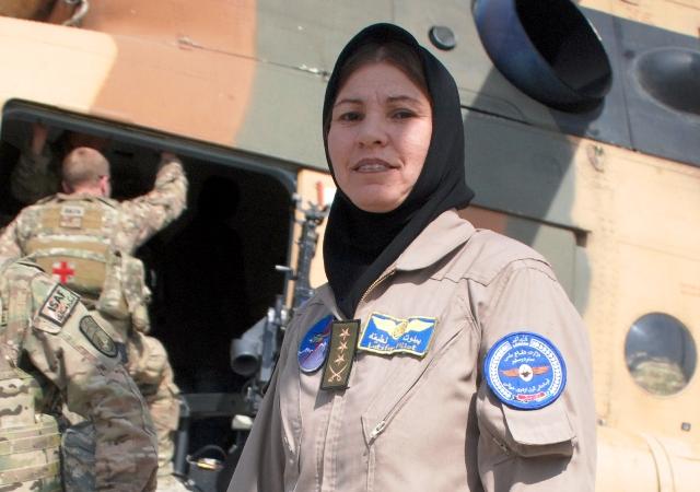 يگانه پيلوت زن، خواهان پيوستن زنان به قواى هوايى است