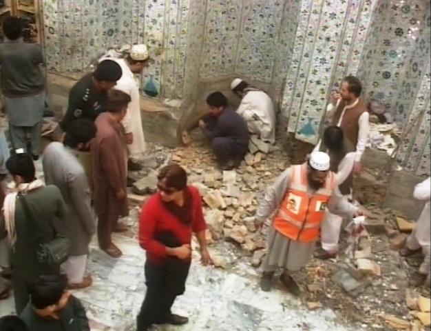 Blast kills 4; Christian homes torched in Pakistan