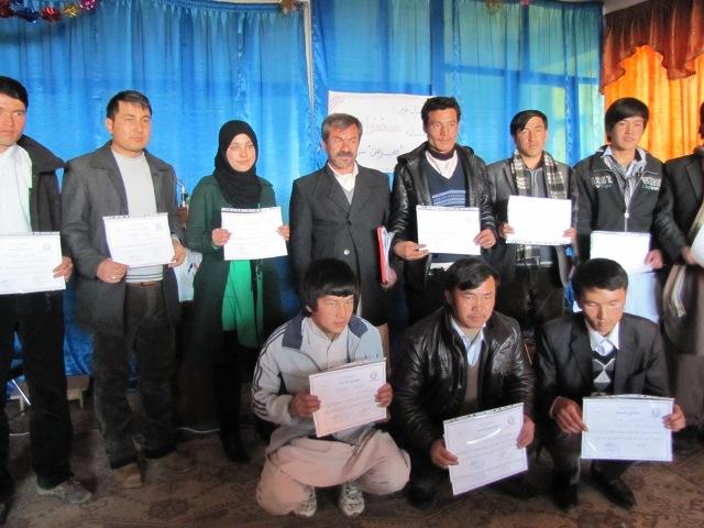 ده ها تن در باميان از دوره دوماهۀ فن سخنرانی فارغ شدند