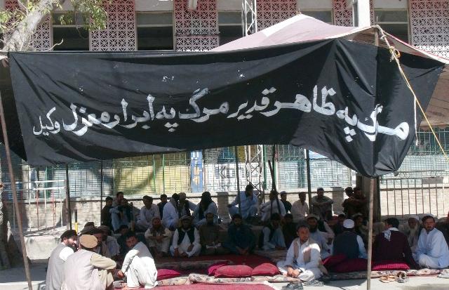 “حاجي ظاهر مو پېرلې ځمکې نه راکوي”