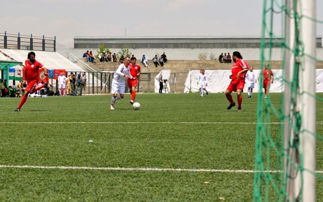 د بلخ د فوټبال لوبډلې او روسي لوبغاړو ترمنځ لوبه مساوي پاى ته ورسېده