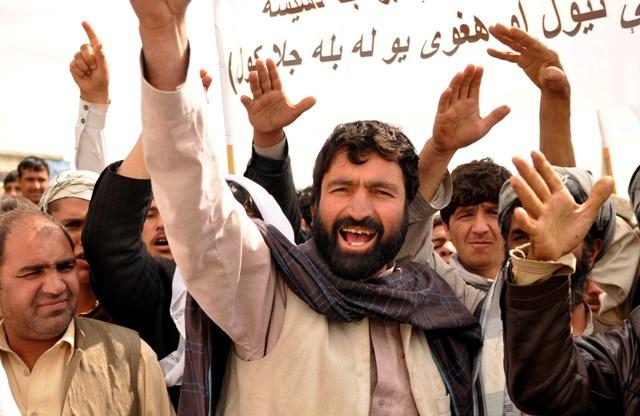 باشندگان هوت خيل ميگويند زمينهاى شان را وزارت دفاع غصب کرده است