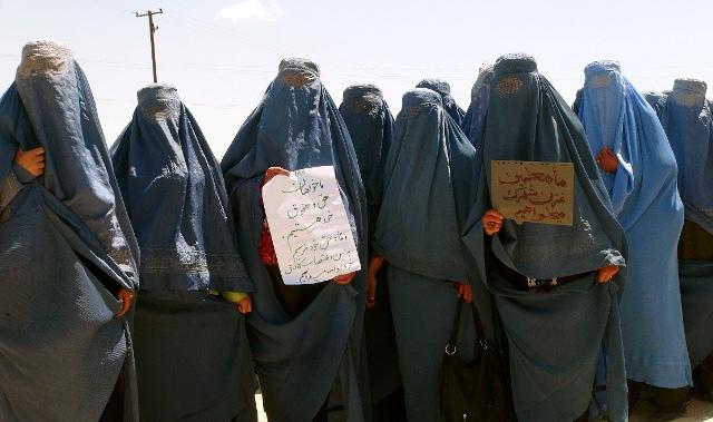 د غزني ښوونکو د ځمکو د نه ورکړې په غبرګون کې کاري اعتصاب وکړ