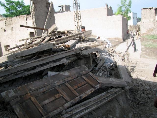 زلزلې د ختيځو ولايتونو ١٥٨ تنو ته مرګ ژوبله اړولې