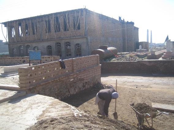 د هرات په لرغونو سيمو کې خپلسرې ودانۍ جوړيږي