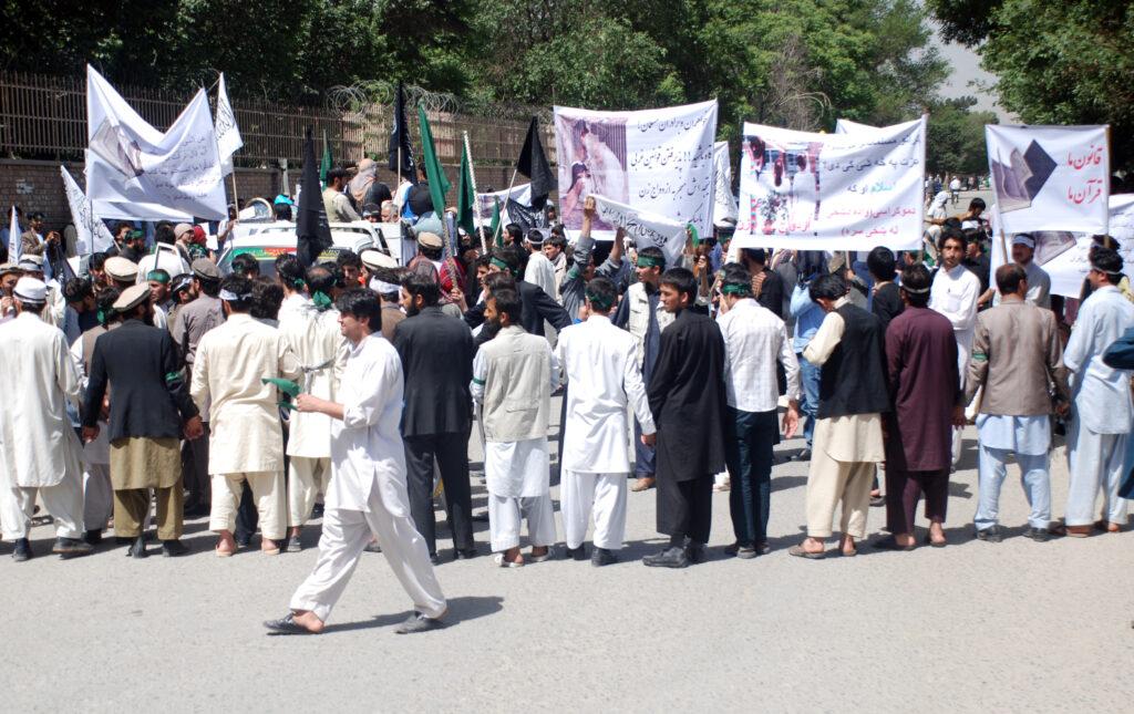 “مخالفان مسلح از احساسات جوانان به نفع خود استفاده مى کنند”