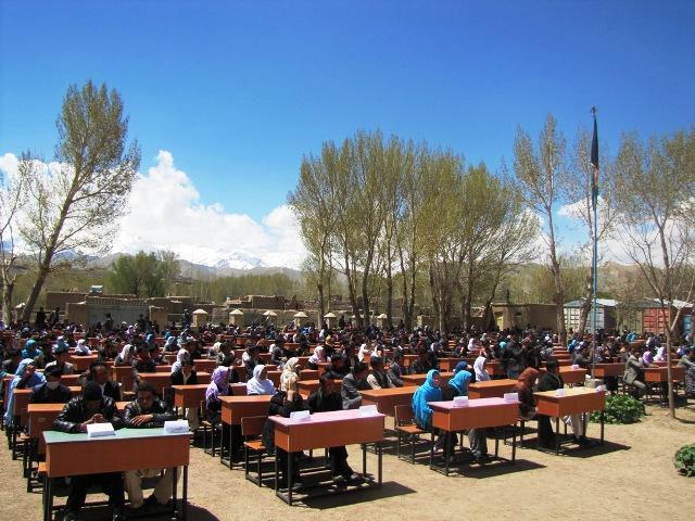 صدها تن در امتحان رقابتى معلمى شرکت کردند