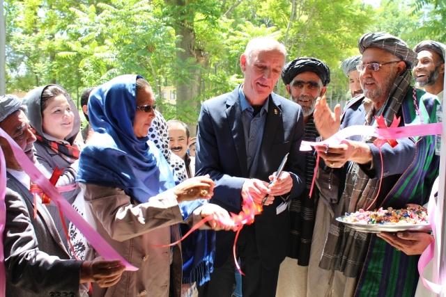 په بلخ ولسوالۍ کې د ښځو لپاره ښوونيز مشورتي مرکز پرانستل شو