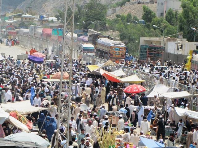 پر تورخم له اسنادو پرته يواځې شينوارو او مومندو ته د تېرېدو اجازه ورکړل شوې