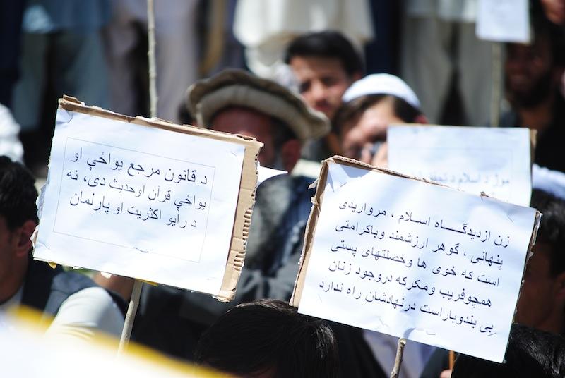 عالمان دين : “براى حل مسايل اختلافى طرح قانون منع خشونت عليه زنان بايد کميسيون ايجاد شود”