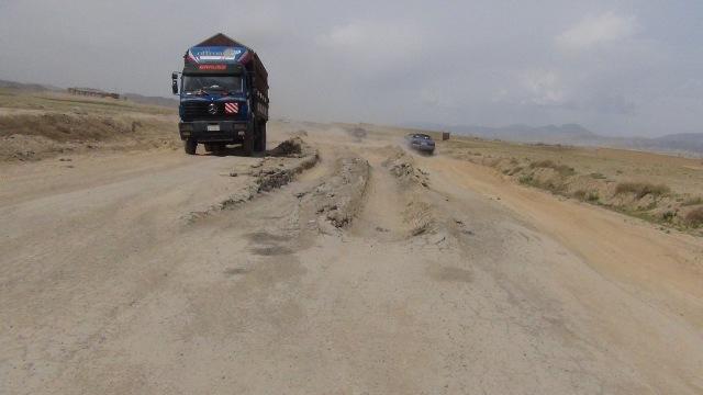 سرک هاى پخته شدۀ پکتيا رو به تخريب شدن است