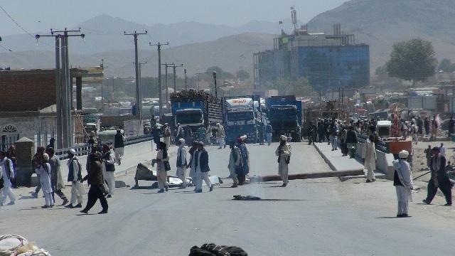 Protestors block Kabul-Kandahar highway