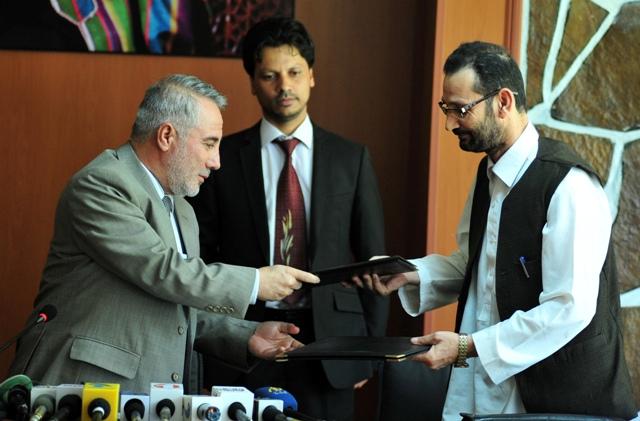 Public Works Ministry signed welfare constracts